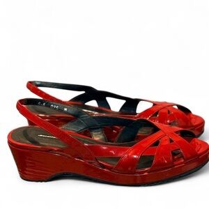 Donald Pliner Red Patent Leather Strappy Sandal. Size 8.